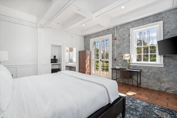 First floor Cozy King Room w/ Wine Country Charm