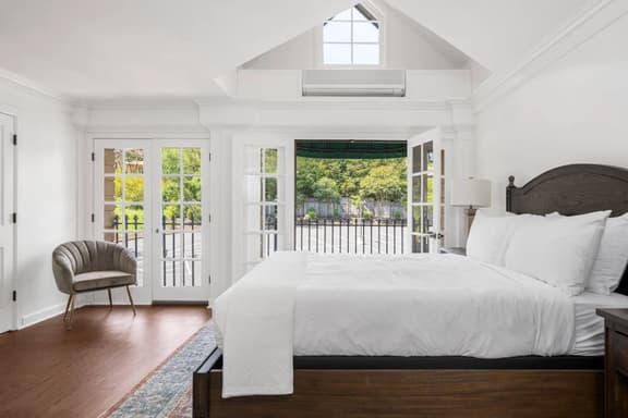 Sonoma Stonehouse Luxury Room in Boutique Hotel