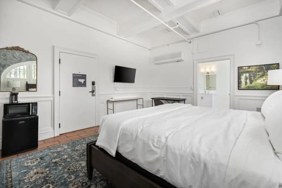 Sonoma Stonehouse, King Room at Boutique Hotel