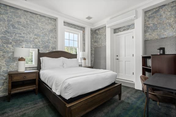 Wine Country Luxury King Room in Boutique Hotel