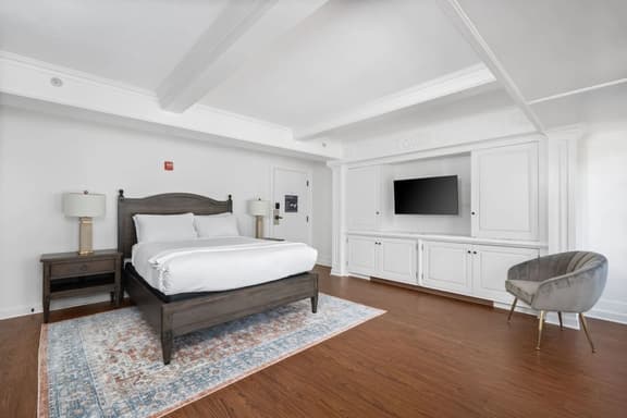 Wine Country Luxury King Room in Boutique Hotel