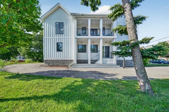 6BR White House Retreat - 5-Min Walk To Stadium - Image 1